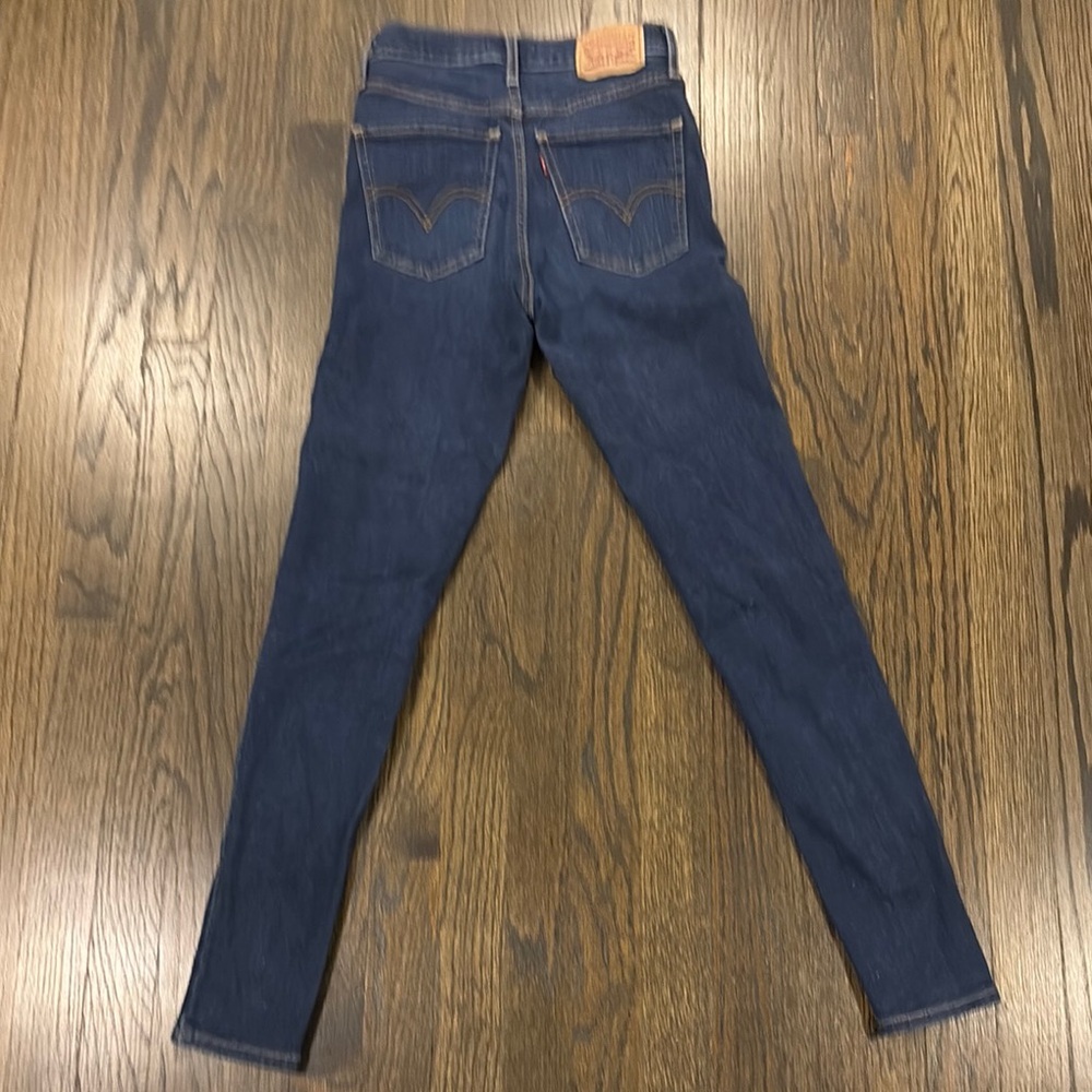 Women's Levi’s Blue Jeans (size 26) - Picture 4 of 6